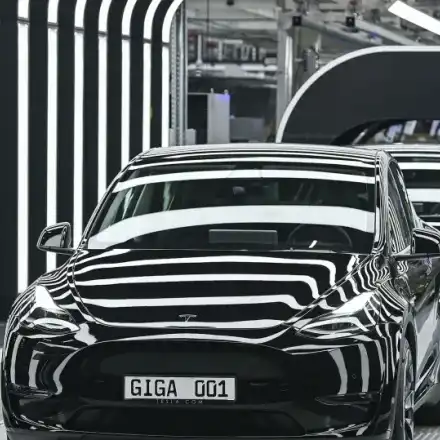 Множество взривни устройства са намерени в представителство на Tesla в Тексас