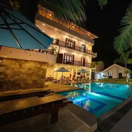 Момите в Шри Ланка  разполагат с две къщи –  една за спане и една за снимки