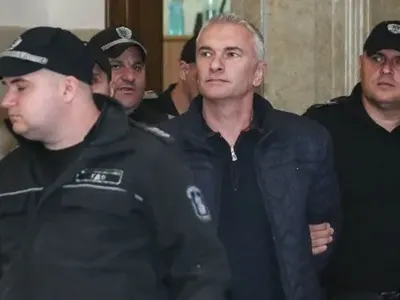 Морал до поискване: Кеш, имоти, джипове – за какво му е на деребея имунитет?