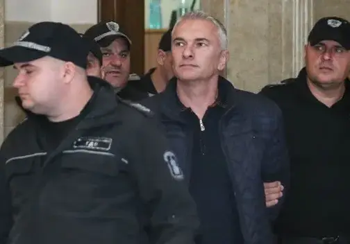 Морал до поискване: Кеш, имоти, джипове – за какво му е на деребея имунитет?