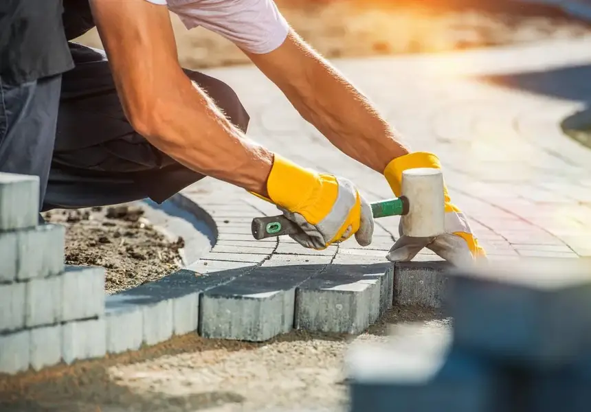 Най-разпространените материали за настилка в двора