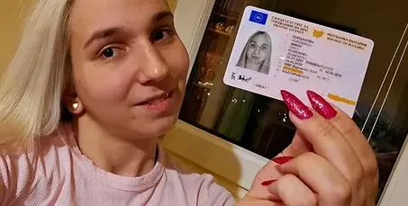 НЕУТЕШИМА Е! Тротинетката смени пола в личната си карта СНИМКИ