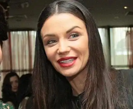 Одумват я и й завиждат: МЛАД ЖРЕБЕЦ ЛЮБИ Диляна Попова! (няма да повярвате кой е той - ВИЖ ТУК)