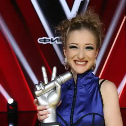 Победителката от „Гласът на България“ е прекъснала обучението си в Музикалната академия ВИДЕО