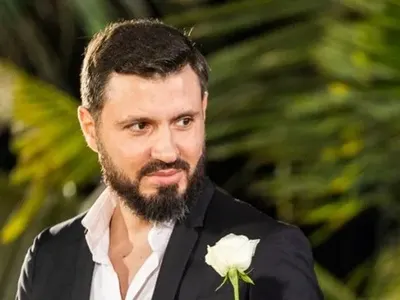 Подмолен и безцеремонен! Мартин Елвиса не спира да използва момичетата в "Ергенът"