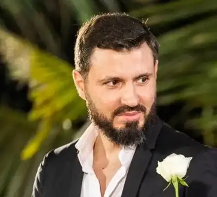 Подмолен и безцеремонен! Мартин Елвиса не спира да използва момичетата в "Ергенът"