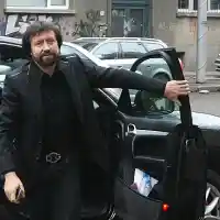 Подсъдимият Николай Банев снима голи жени (Фото)