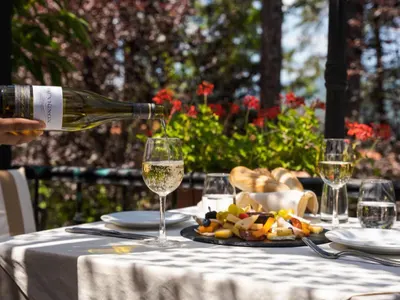 Последни записвания! Преди грандиозната реновация, посрещаме благодатни Великден и Гергьовден в Maxi Park Hotel & SPA Велинград 