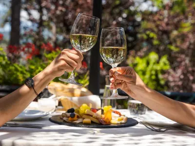 Последни записвания! Преди грандиозната реновация, посрещаме благодатни Великден и Гергьовден в Maxi Park Hotel & SPA Велинград 