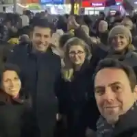 Позор! Васил Божков-Черепа и пудела Джейхан Ибрямов отвориха чекмеджето с кеша за нефелен протест пред Съдебната палата