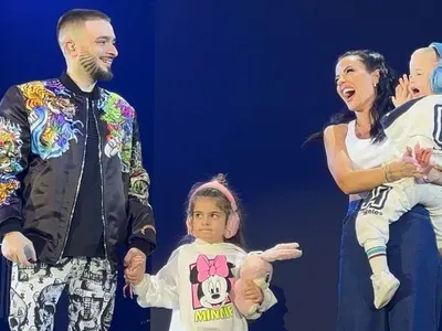 Публиката избухна: Криско качи децата си на сцената