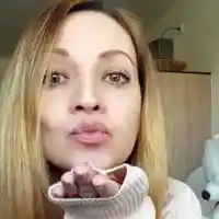 РАЗКРИТИЕ:  Куп звезди следват шпионката Цеца