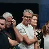 РАЗКРИТИЕ:  Куп звезди следват шпионката Цеца