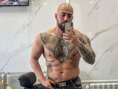 Ревльото Виктор си татуира  името на Беба, но и това на гаджето