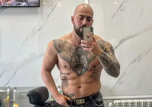 Ревльото Виктор си татуира  името на Беба, но и това на гаджето