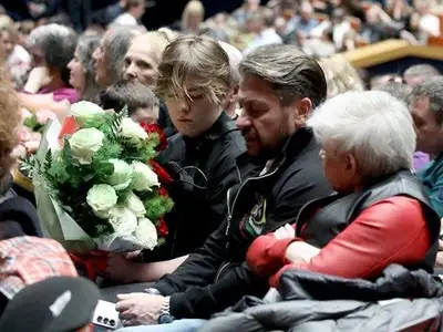 "Рики е повери" разцелуваха сина на Галена СНИМКИ