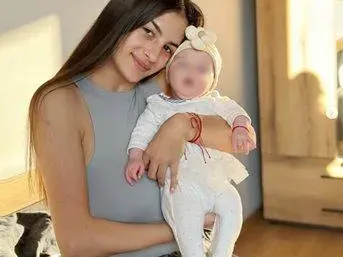 Секси пожарникарка от "Ергенът" роди тайно. Кой ли е бащата? СНИМКИ