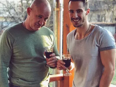 Семейна драма: „Ергенът“ напълно смрази Наум Шопов с татко му!