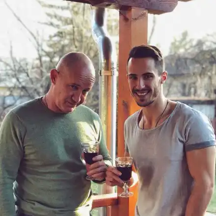 Семейна драма: „Ергенът“ напълно смрази Наум Шопов с татко му!