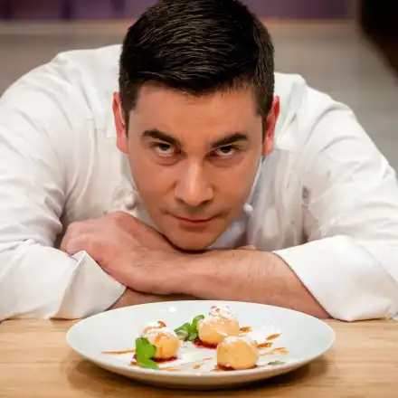 Семейството на шеф Ангелов продало апартамента си заради първия ресторант