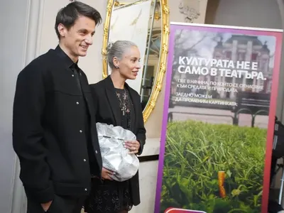 ШОК НА ИКАРИТЕ!! Радина се появи изпита, повехнала и цялата побеляла, редом до Пламен Димов! (той прилича на сина й - СНИМКИ)