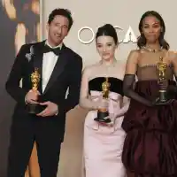 Шоу и блясък сред пепелта на Холивуд: Ейдриън Броуди и Майки Мадисън триумфираха на "Оскар" 2025 (снимки/видео)