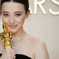 Шоу и блясък сред пепелта на Холивуд: Ейдриън Броуди и Майки Мадисън триумфираха на "Оскар" 2025 (снимки/видео)