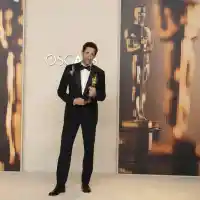 Шоу и блясък сред пепелта на Холивуд: Ейдриън Броуди и Майки Мадисън триумфираха на "Оскар" 2025 (снимки/видео)