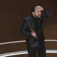 Шоу и блясък сред пепелта на Холивуд: Ейдриън Броуди и Майки Мадисън триумфираха на "Оскар" 2025 (снимки/видео)