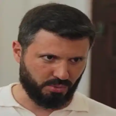 Що излъга момите бе, цървул?! Вижте как "ергенчето" Мартин Николов страстно целува младата Йоана! (СНИМКИ)