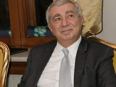 Синът на приватизатора на "Мраз" изпълзя да брани кукловодите си!