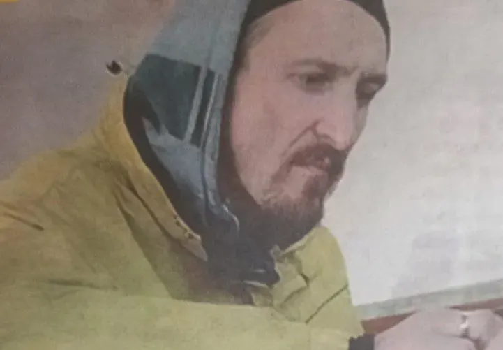 След като бе пуснат от ареста: Димо Алексиев обикаля дегизиран по заведения извън София (Снимки)