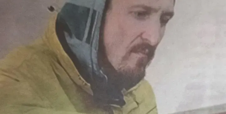 След като бе пуснат от ареста: Димо Алексиев обикаля дегизиран по заведения извън София (Снимки)