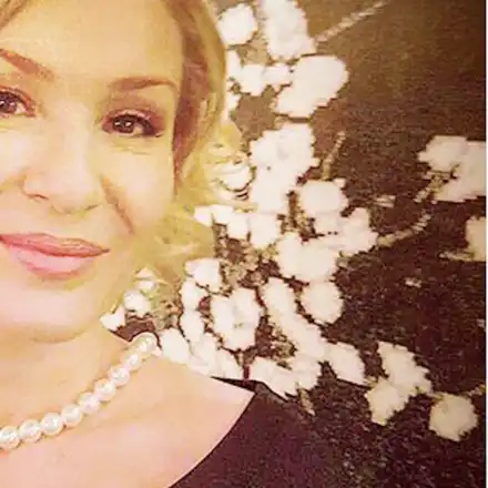 След разстрела на брат й в САЩ: Племенницата на Гала завърши психология у нас СНИМКИ