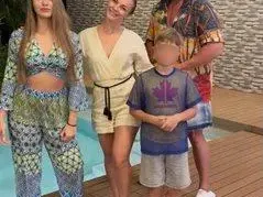 Ти си само 8-и клас! Щерката на Коцето наду джуките СНИМКИ