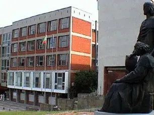 УЖАС: Преподавател обира студенти в университет