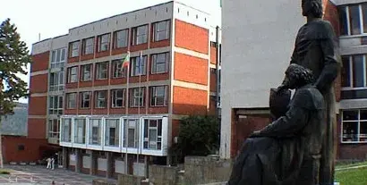 УЖАС: Преподавател обира студенти в университет