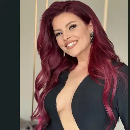 Валя без бельо в клипа на новия дует с Жоро Любимеца (СНИМКИ)