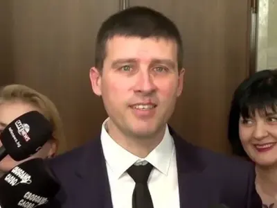 „Величие“ на нокти дали ще се разцепи