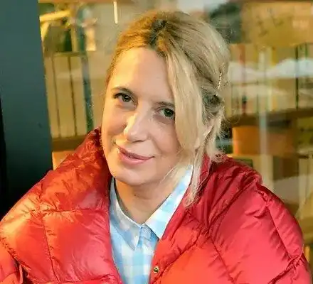 Въртят Ваня Щерева от болница в болница, певицата подписва декларация и БЯГА