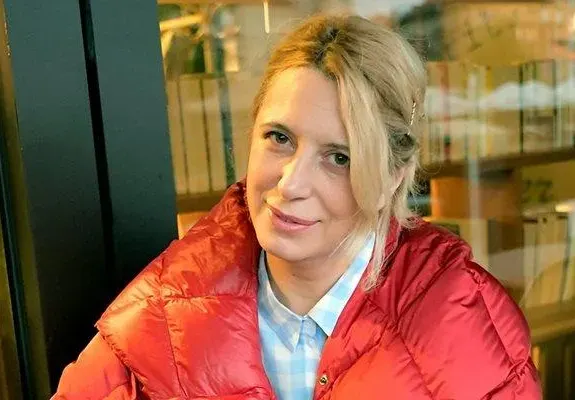 Въртят Ваня Щерева от болница в болница, певицата подписва декларация и БЯГА