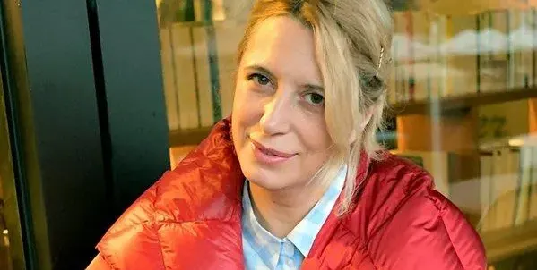 Въртят Ваня Щерева от болница в болница, певицата подписва декларация и БЯГА