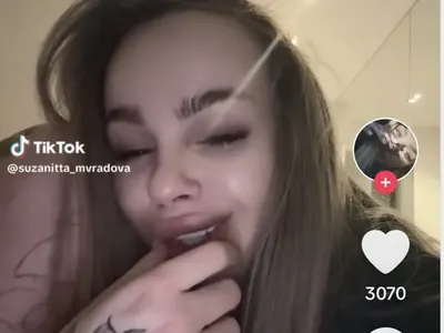 ВЗРИВ!! Сузанита дразни бившия си Марк Славов: Засне как се натиска и целува с друг! (ГЛЕДАЙТЕ ТУК)