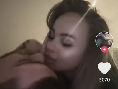 ВЗРИВ!! Сузанита дразни бившия си Марк Славов: Засне как се натиска и целува с друг! (ГЛЕДАЙТЕ ТУК)