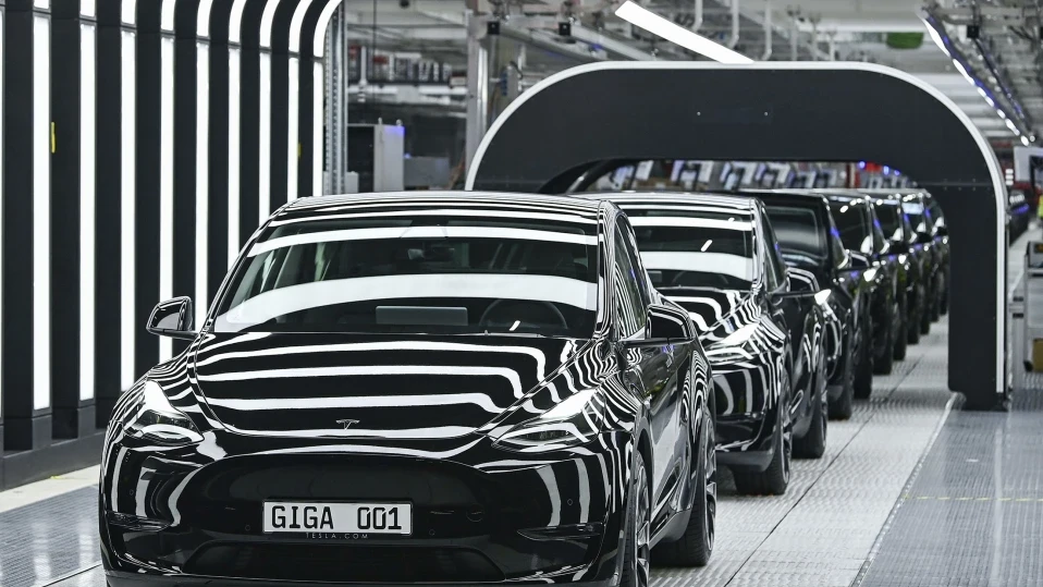 Множество взривни устройства са намерени в представителство на Tesla в Тексас