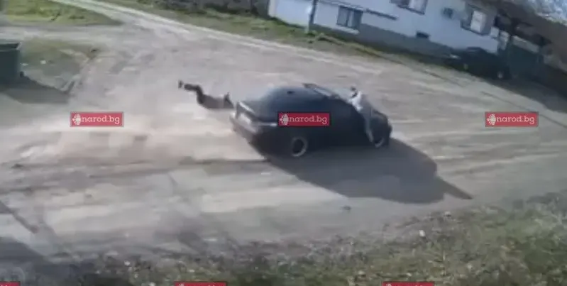 Зловещо: Уволнен за далавери прегази шефовете си – баща и син (2 ВИДЕА)