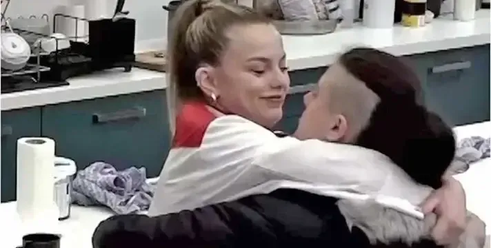 Зрители са в потрес от лесбоаферата в „Хелс Китчън“