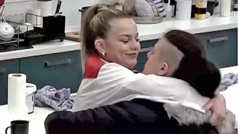 Годеникът на Виктория от „Хелс китчън“ й би шута след лесбоаферата в шоуто