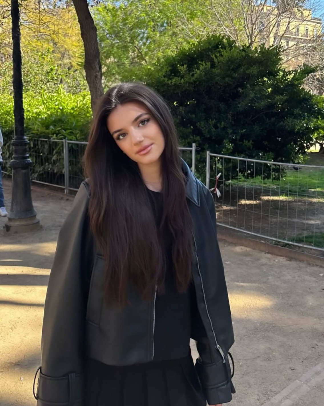 КОРЕННА ПРОМЯНА!! Тунинговала ли се е Ава: Щерката на Иван и Вихра неузнаваема в Лондон! (глей какво маце - СНИМКИ)