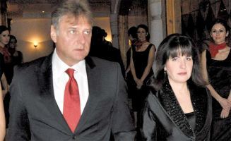 След 35 години брак!! Жени Живкова СЕ РАЗВЕЖДА: Отказва да търпи повече простащините на мъжа си! (ВИЖ ТУК)